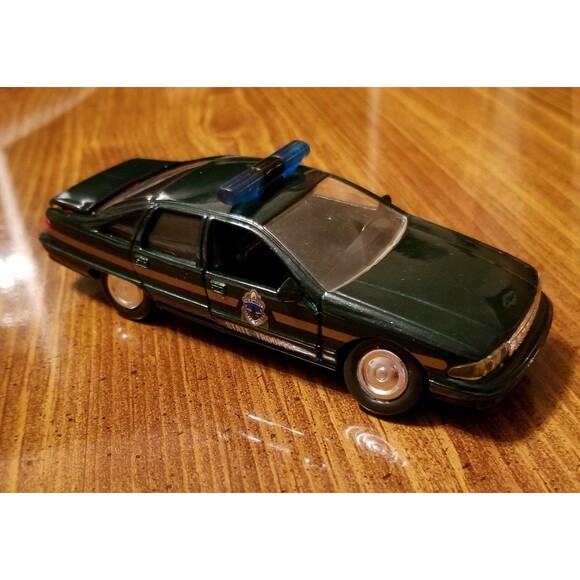 Vermont State Police Road Champs die cast police car 1:43 scale - Picture 2 of 9